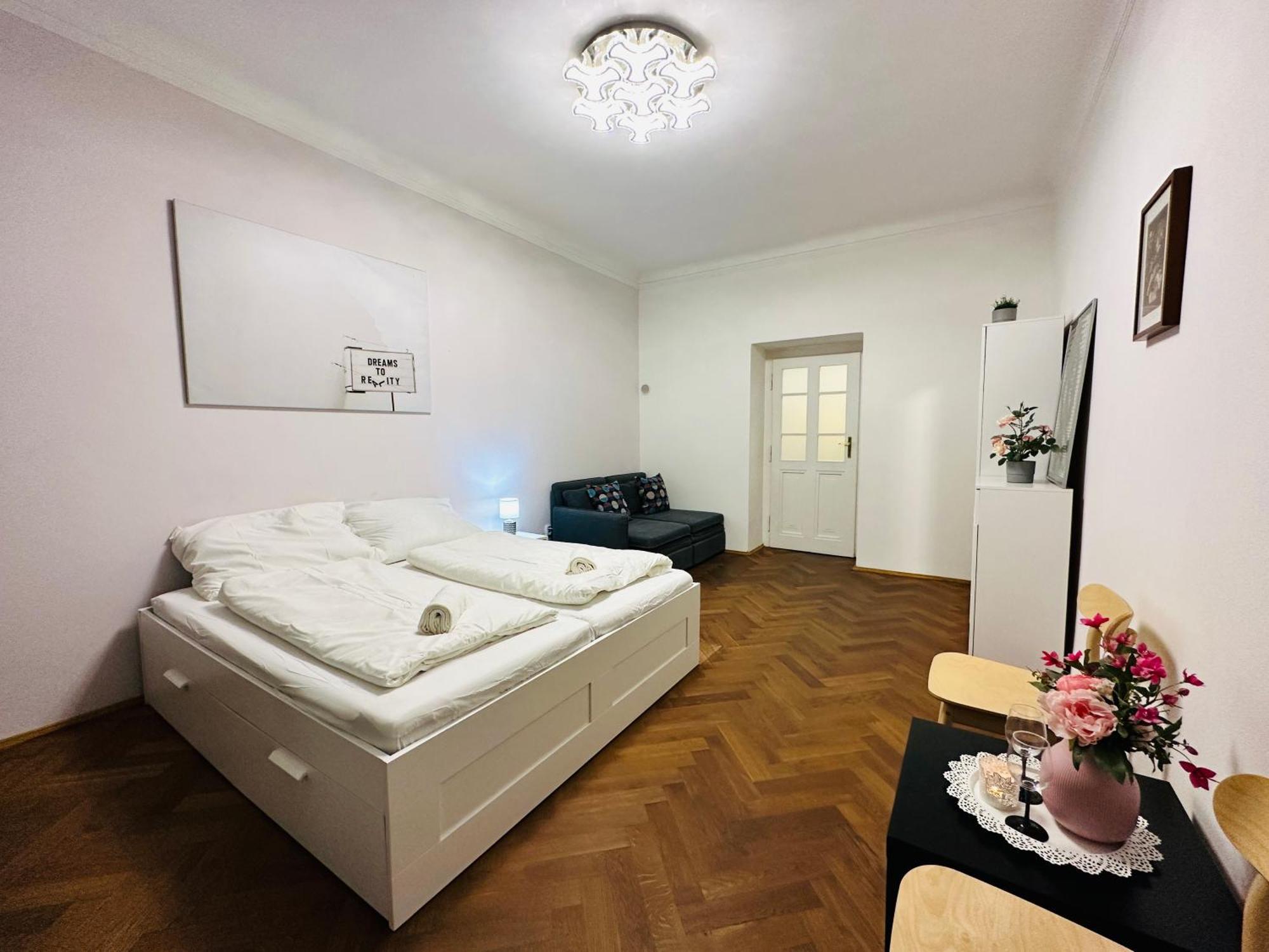 Maiselova Old Town Apartment — Photos 3